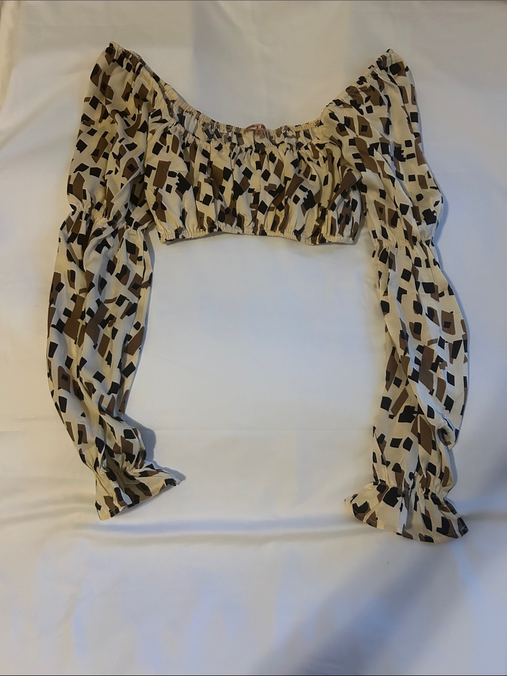 Off-Shoulder Cropped Top in Beige Geometric Print